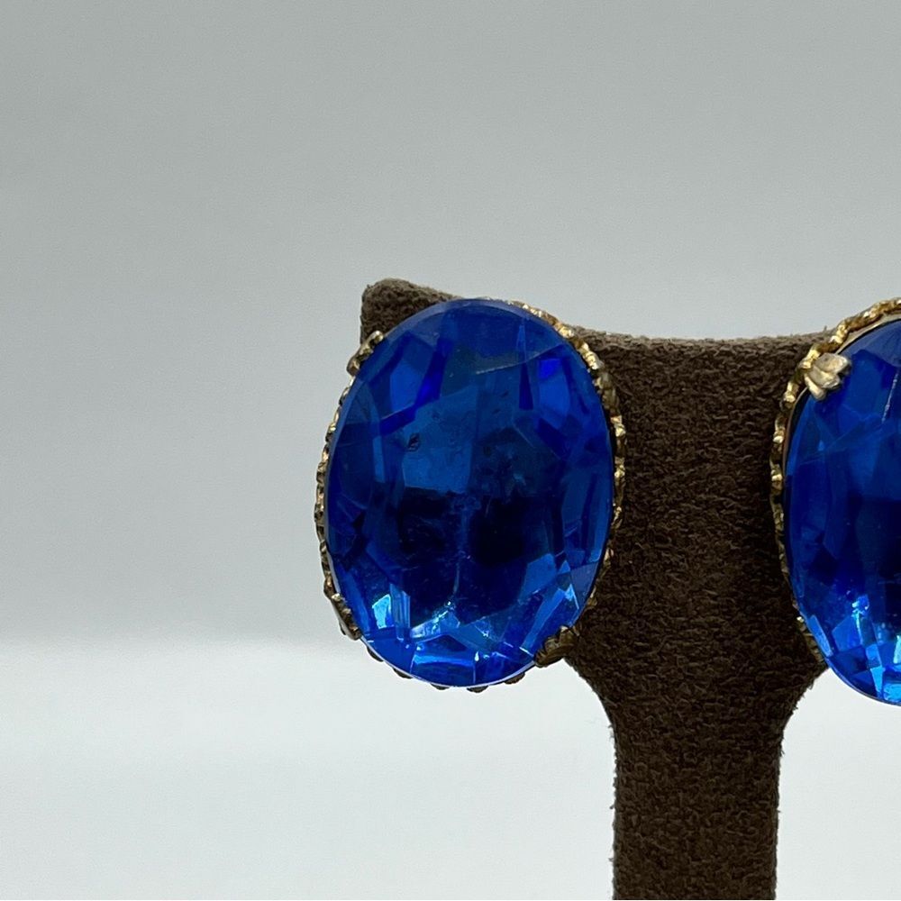 Vintage Elegant deep Blue glass Oval Gemstone Earrings - Picture 3 of 10